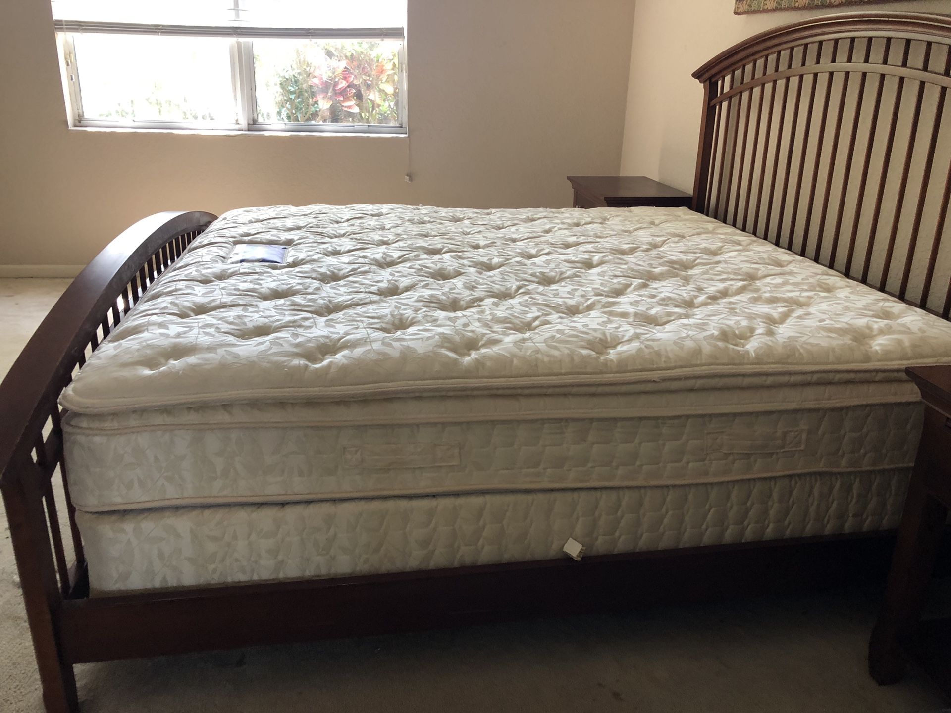 Thomasville “Bridges Collection” 6 piece bedroom set for Sale in