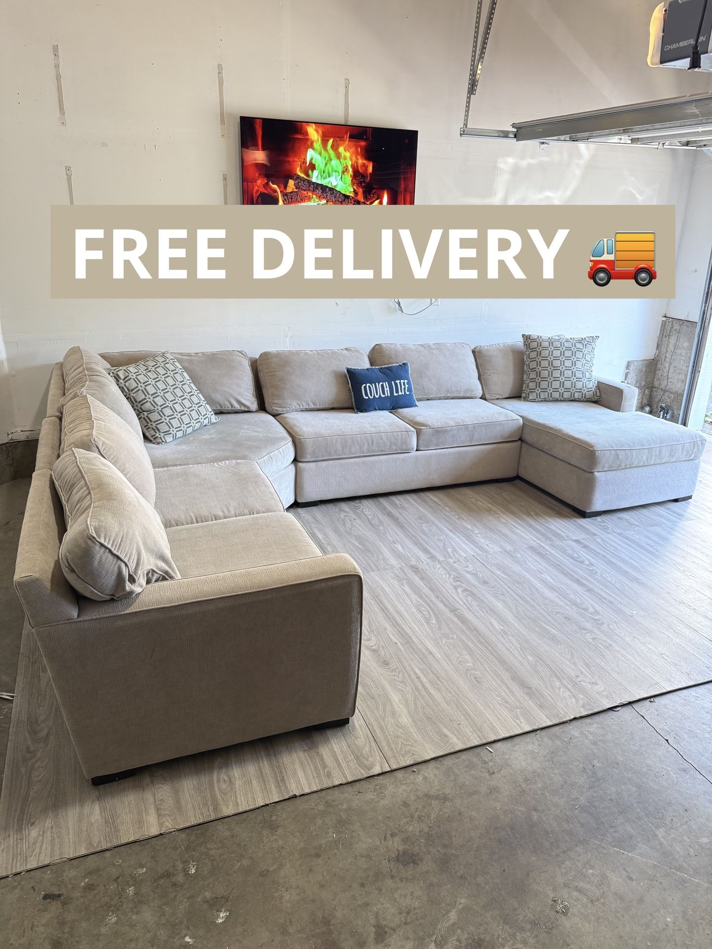 Large Modular Sectional Couch 🛋️- FREE DELIVERY 🚚