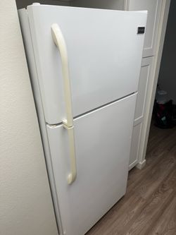 Frigidaire 30in Wide Fridge Freezer Top