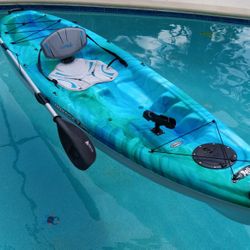 PELICAN ODYSSEY 100X KAYAK WITH PADDLE 