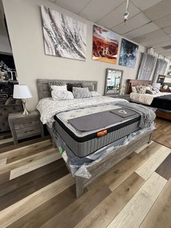 4 PC KING BEDROOM SET