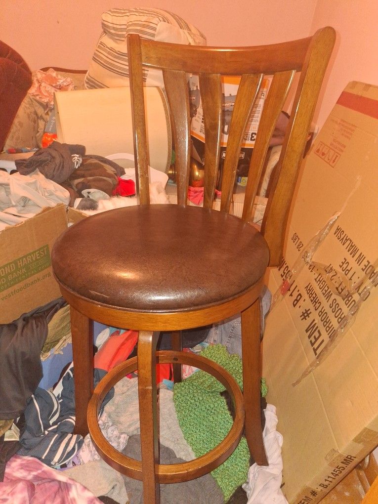 Single Swivel Bar Stool