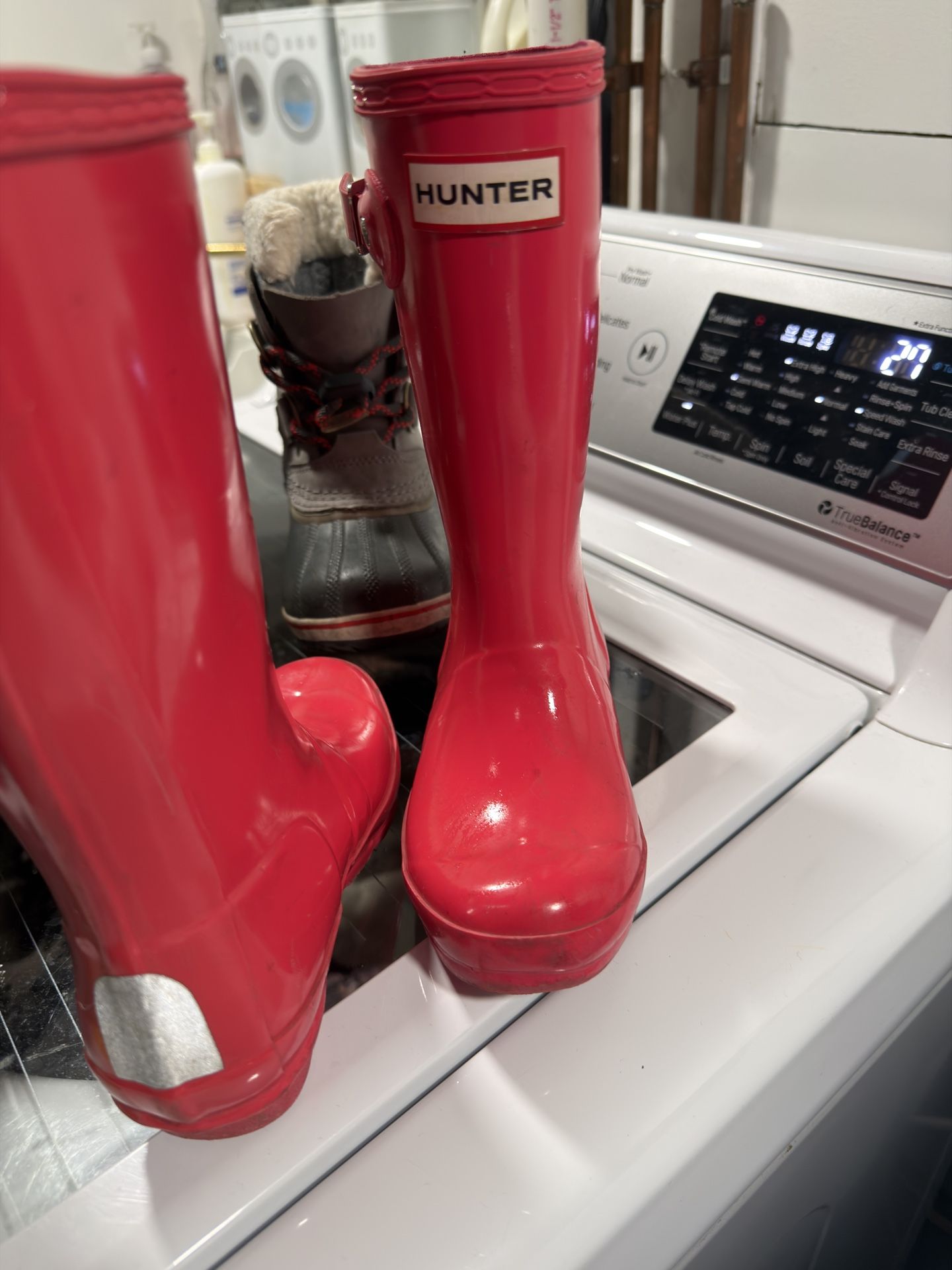 HUNTER, WATER BOTS SOREL WINTER BOOTS DR. MARTENS BOOTS