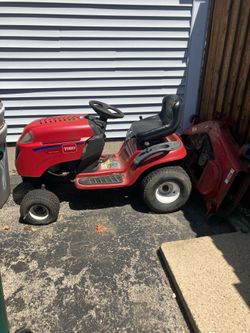 Riding lawnmower