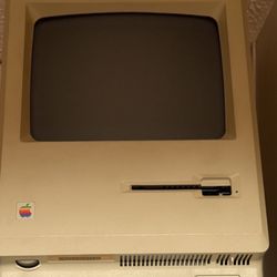 Apple Macintosh Classic: Vintage Apple Macintosh Classic II 