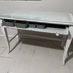 Desk/ Makeup Vanity With Mirror 