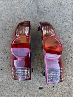 2013 Toyota Tacoma rear lights