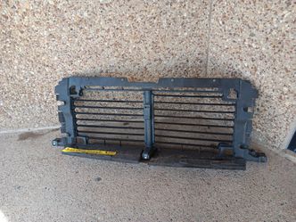 2022-23 Chevy Silverado Shutter (Auto Parts)