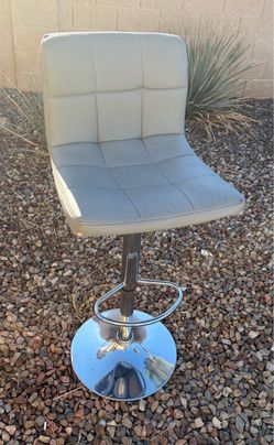 $20 obo - Chair  (free delivery up to 10 miles)