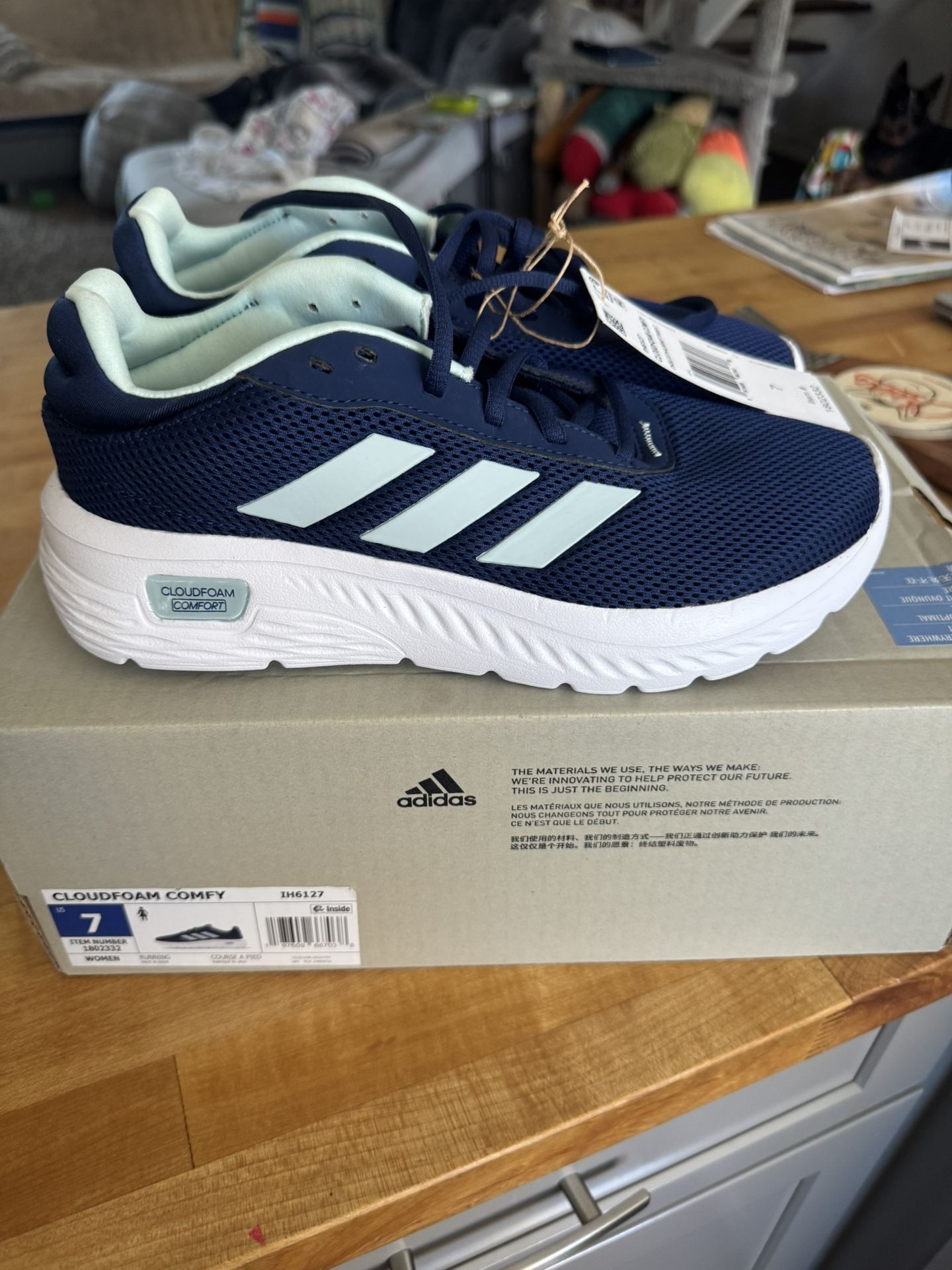 Adidas Women’s Size 7