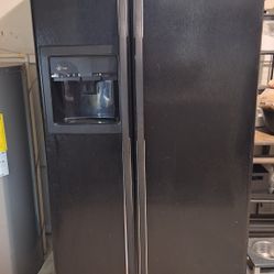 Ge Side by Side Refrigerator with Ice Maker