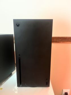 Xbox Series X - Perfect Condition, 2 controllers, box