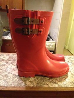 Chooka Woman's Pink Buckle Rain Boots Size 8