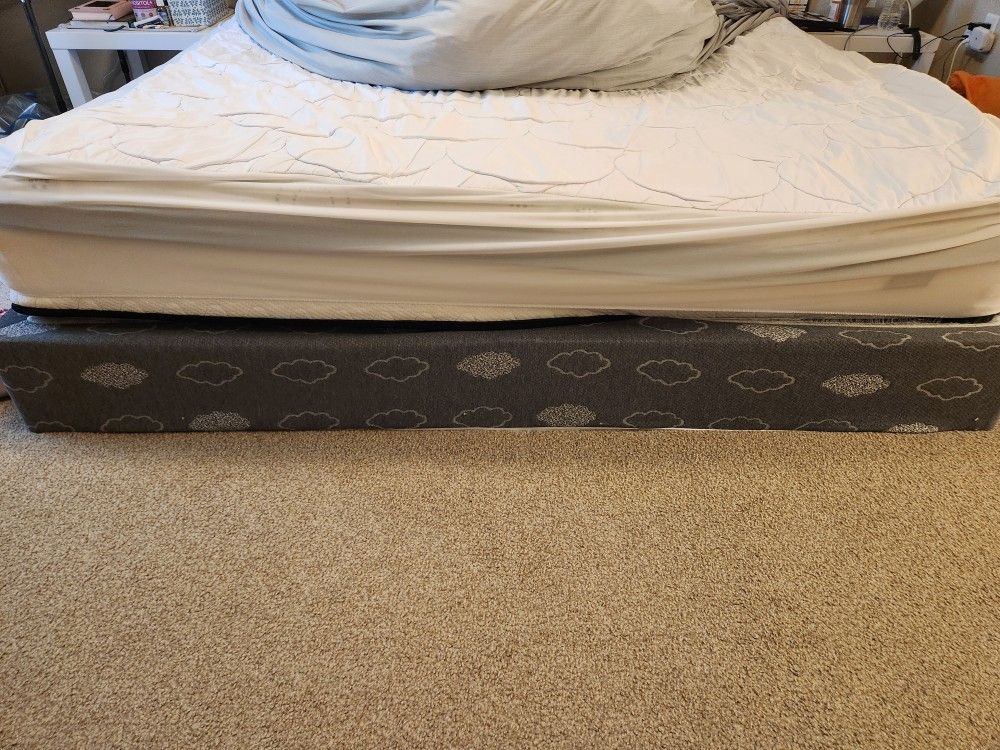 King size bed set (frame - mattress - mattress protector)