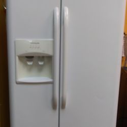 Frigidaire Counter Depth Refrigerator. Works Great And Is In Good Condition