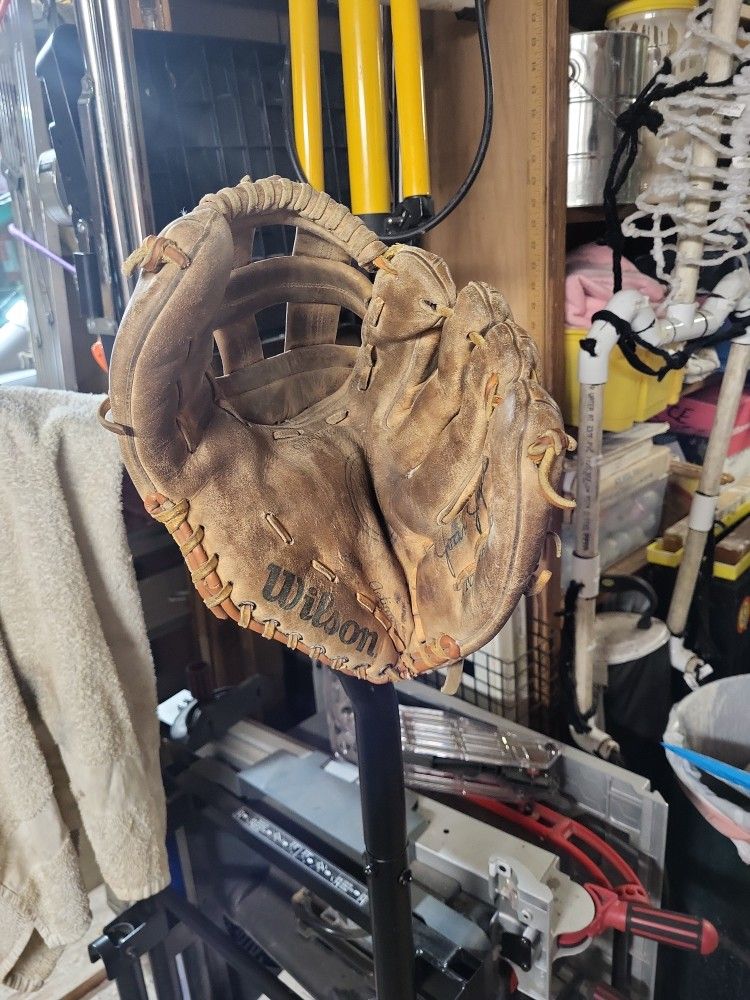 Wilson Model 9831 Softball Glove