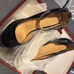 Shiny Black Heels With Rhinestones 