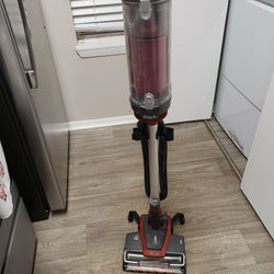 Shark Apex Up-Light Lift-away 