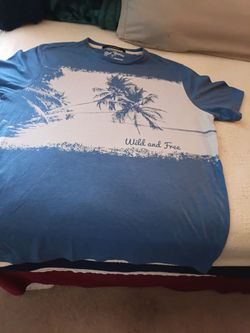 Vintage "Wild and "Free" ELVIS PRESLEY Blue Hawaii. Medium. Mint condition