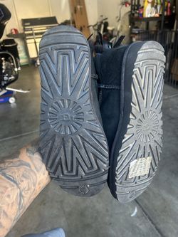 Women’s Uggs size 9