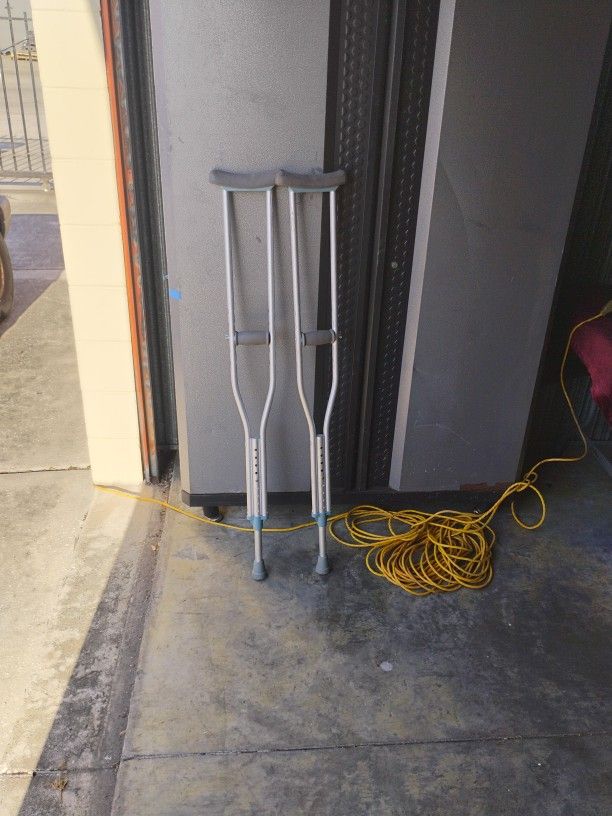 Aluminum Crutches