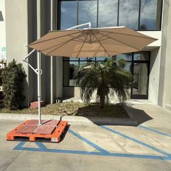New In Box 10 Feet Offset Cantilever Outdoor Patio Tilt Crank Umbrella Red Blue Or Beige Color With Cross Stand Require Weight 