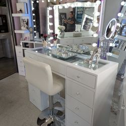 Vanity with Bluetooth and extra mirror with LED light