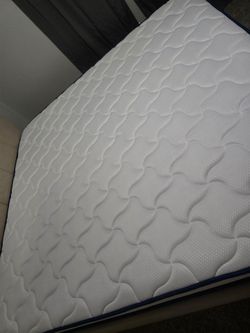 Queen Platform Bed Frame with Mattress * Platform Bed Frame + Mattress – Great Condition * Bed Frame and Mattress fo
