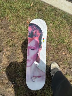 David Bowie skateboarding