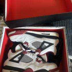 JORDAN 4(FOUR) FIRE RED (SIZE 13)