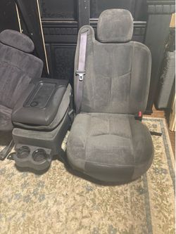 Chevy Silverado 1500 seats, passenger console and backseat