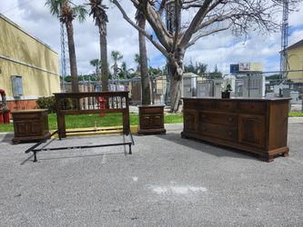 QUEEN BEDROOM SET. HEADBOARD, FRAME METAL, TWO NIGHTSTAND AND DRESSER. SOLID WOOD. ETHAN ALLEN FURNITURE - Same day delivery 🚚 💨