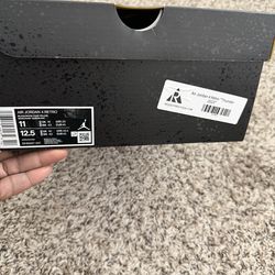 Jordan 4 Retro Thunder