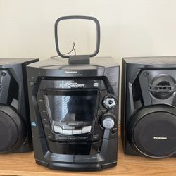 Panasonic HiFi SA-AK100 5 CD Changer Stereo Tape Deck System With Speakers