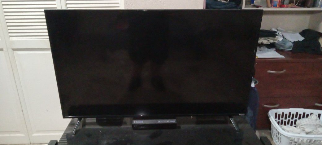 44" 4K Ultra Flat Screen Smart TV