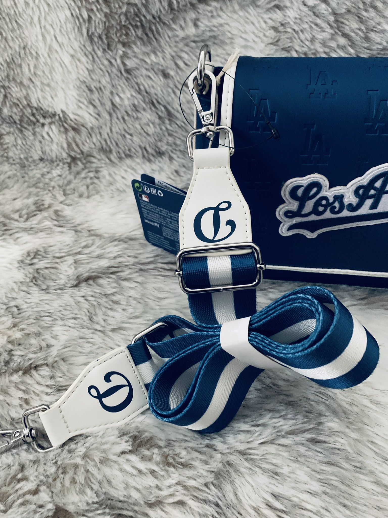 Loungefly MLB LA Dodgers Stadium Crossbody Bag with Pouch for Sale in  Rosemead, CA - OfferUp