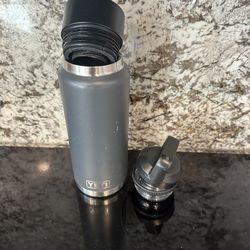 Yeti 36 oz Bottle with 2 Lids