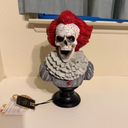 IT Pennywise Skeleton Bust LED Light-Up Halloween Horror Decor Statue NWT