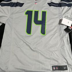 Nike Onfield Seattle Seahawks Metcalf Jersey Medium for Sale in Los  Angeles, CA - OfferUp