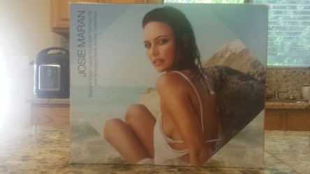 Josie Maran gift set