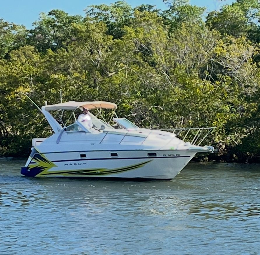 1999 Maxum 28’