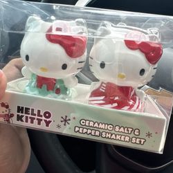 New Hello Kitty Christmas Salt & Pepper Shakers