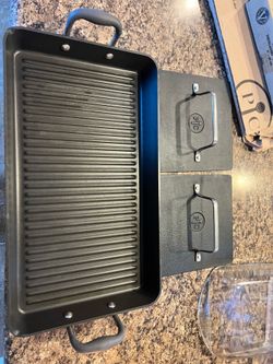 Pampered Chef nonstick dbl burner grill w/ 2 cast iron press