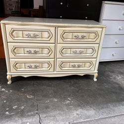 Vintage dresser🤍🤍🤍