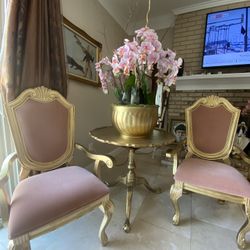 Very  Beautiful gorgeous table and two chairs