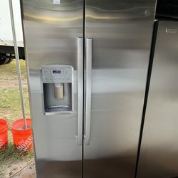 Ge Fridge Counter Deep Stainless Steel Like New / 1 Month Warranty 