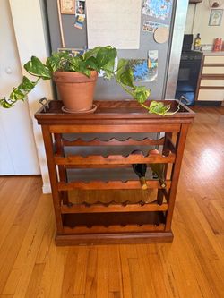 Solid wood wine rack w/ removable tray