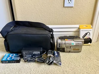 Sony CCD-TRV57 Video8 Camcorder With Nightshot/ Video Trasnfer Kit With Software