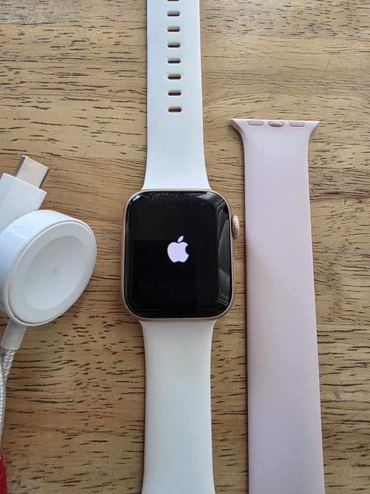 Apple Watch SE 40mm_Aluminum / Ceramic_10N-X Glass_GPS_WR-50M