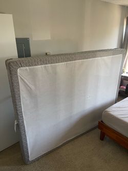 QUEEN SIZE BOX SPRING MATTRESS